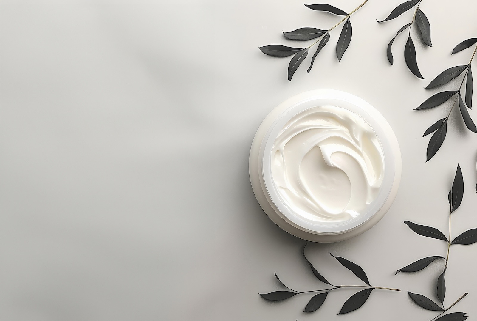 Kremy pozabiegowe: co stosować po zabiegach, by skóra szybciej się regenerowała?